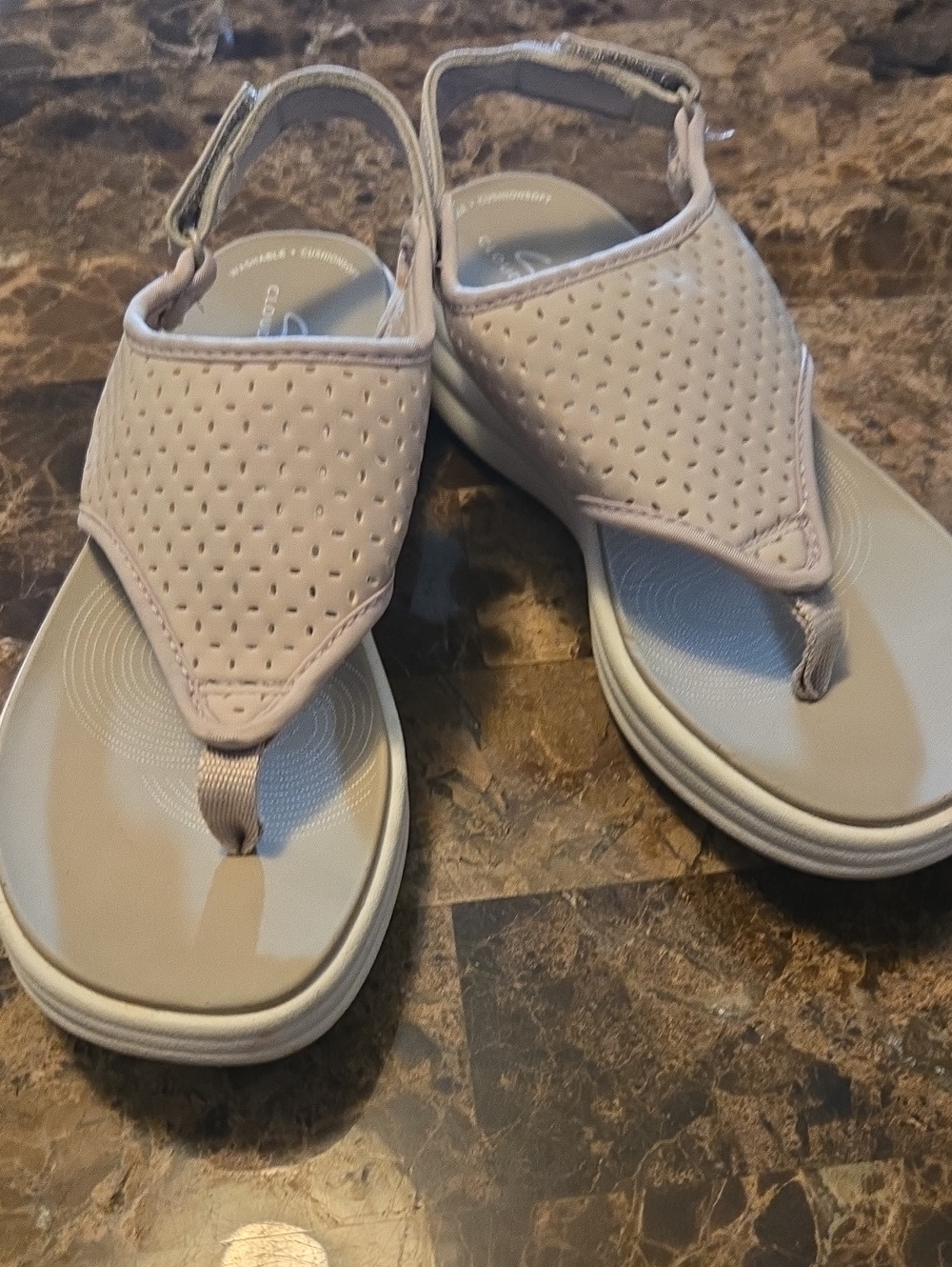 Clarks Cloudsteppers Women’s Thong Slingback Comfort Sandals. Women's Size 7M
